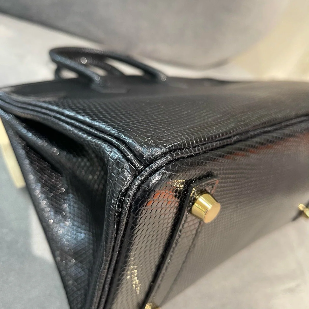 Hermes Birkin 25 Black Shiny Lizard Gold Hardware - Image 7