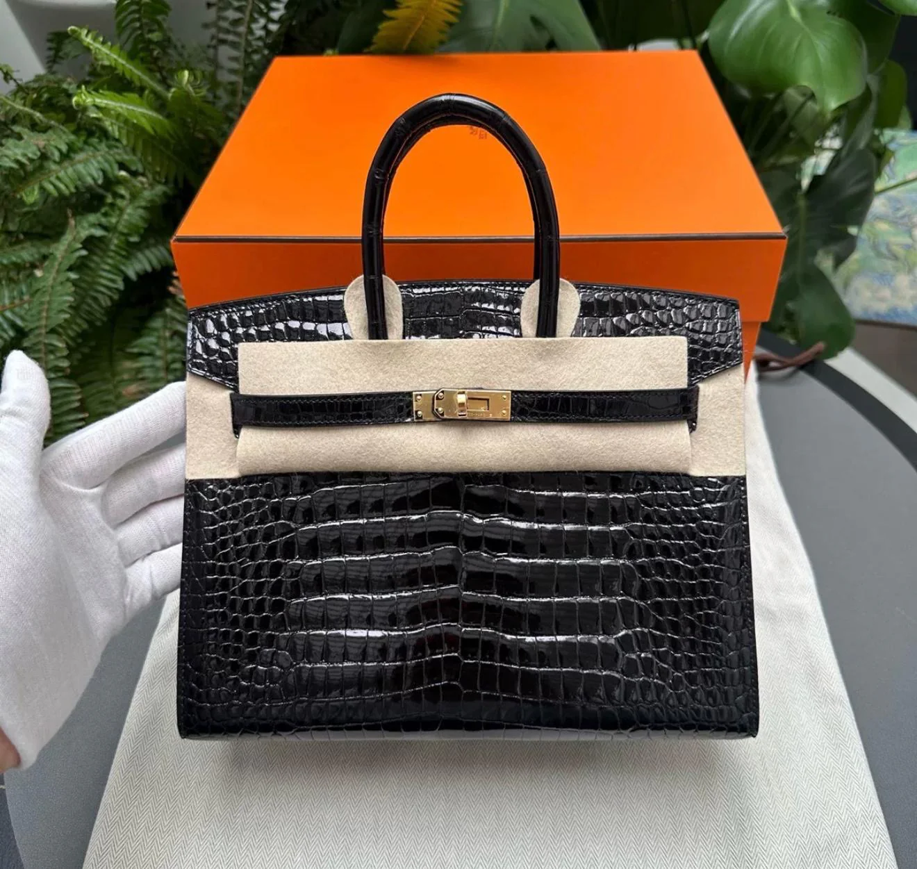 Hermès Birkin 25 Black Shiny Porosus Crocodile Gold Hardware - Image 3