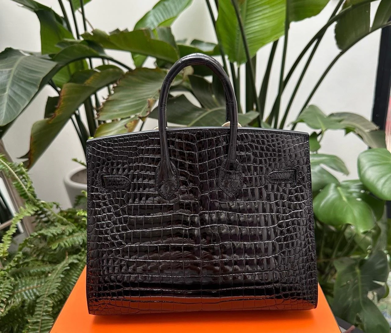 Hermès Birkin 25 Black Shiny Porosus Crocodile Gold Hardware - Image 4