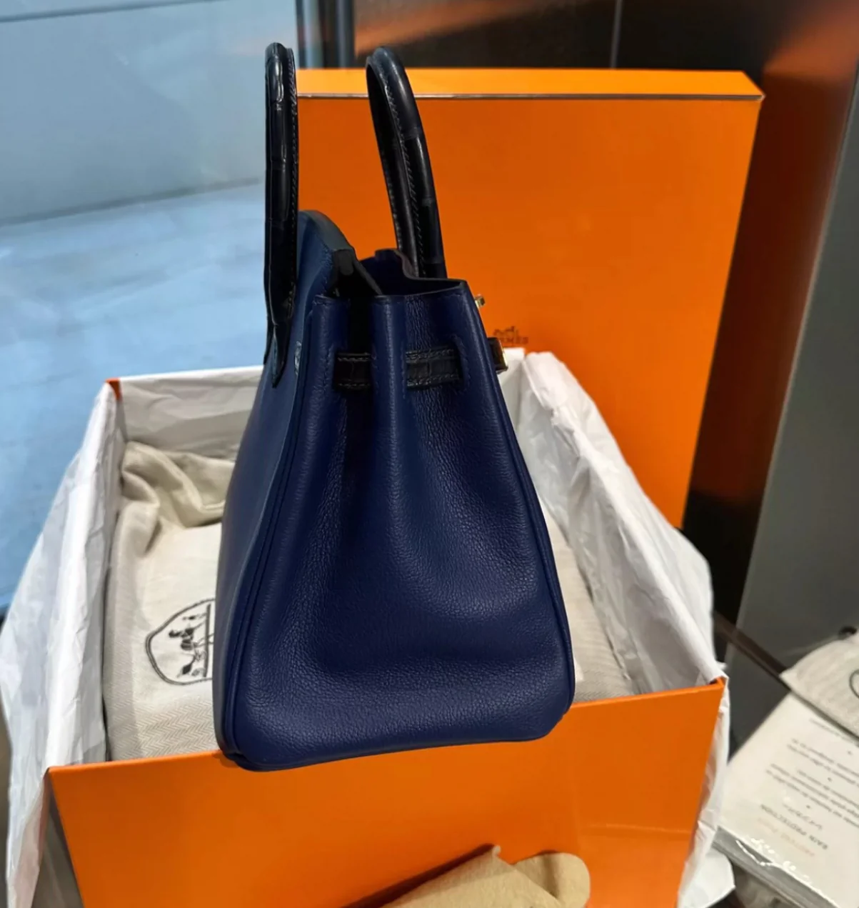Hermès Birkin 25 Bleu Marine Matte Alligator and Bleu Saphir Novillo Touch Rose Gold Hardware - Image 3