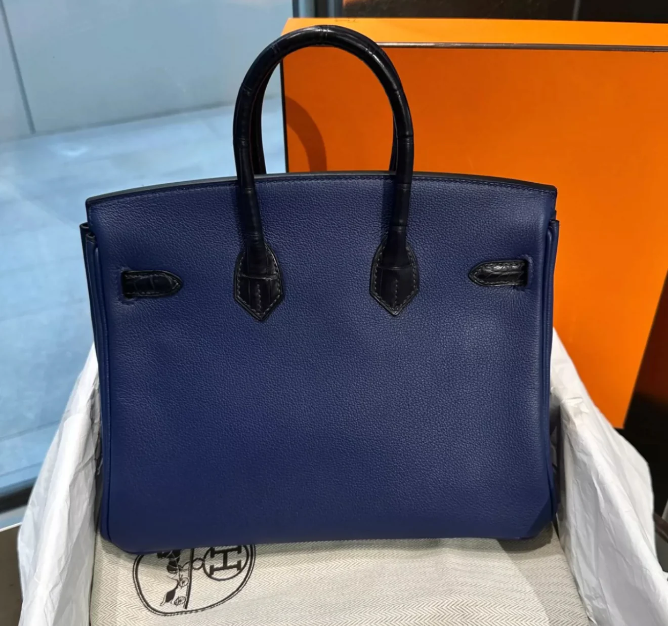 Hermès Birkin 25 Bleu Marine Matte Alligator and Bleu Saphir Novillo Touch Rose Gold Hardware - Image 4