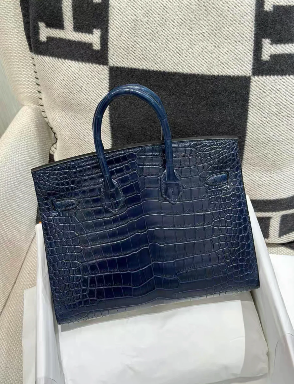 Hermès Birkin 25 Bleu Saphir Matte Alligator Palladium Hardware Handbag - Image 2