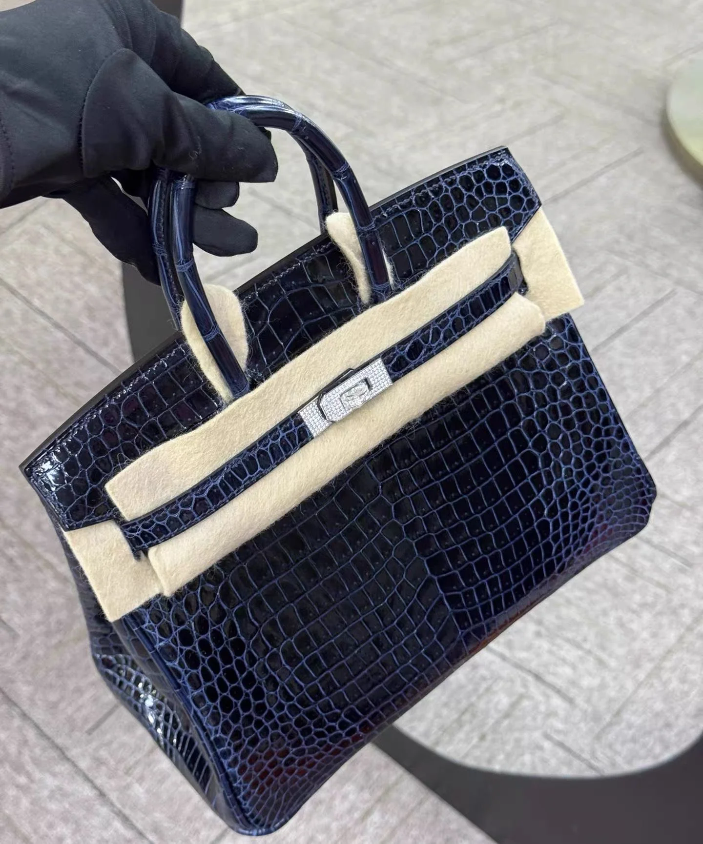Hermès Birkin 25 Dark Blue Shiny Crocodile Diamond Hardware - Image 2