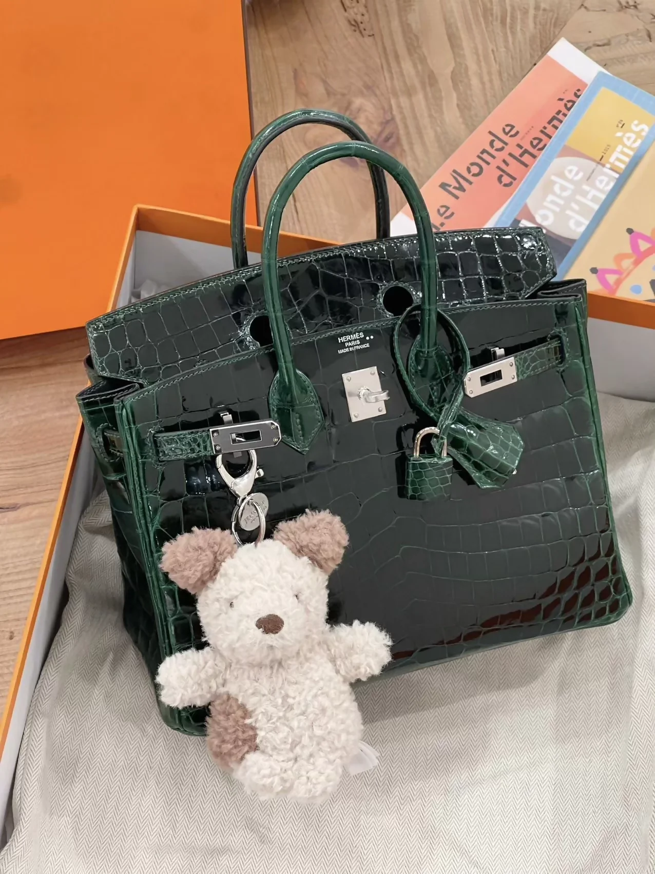 Hermès Birkin 25 emerald green shiny alligator leather with palladium hardware - Image 2
