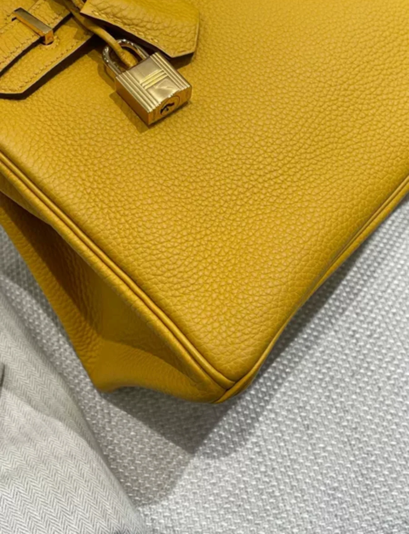 Hermès Birkin 25 Jaune Ambre Togo Leather Gold Hardware - Image 3