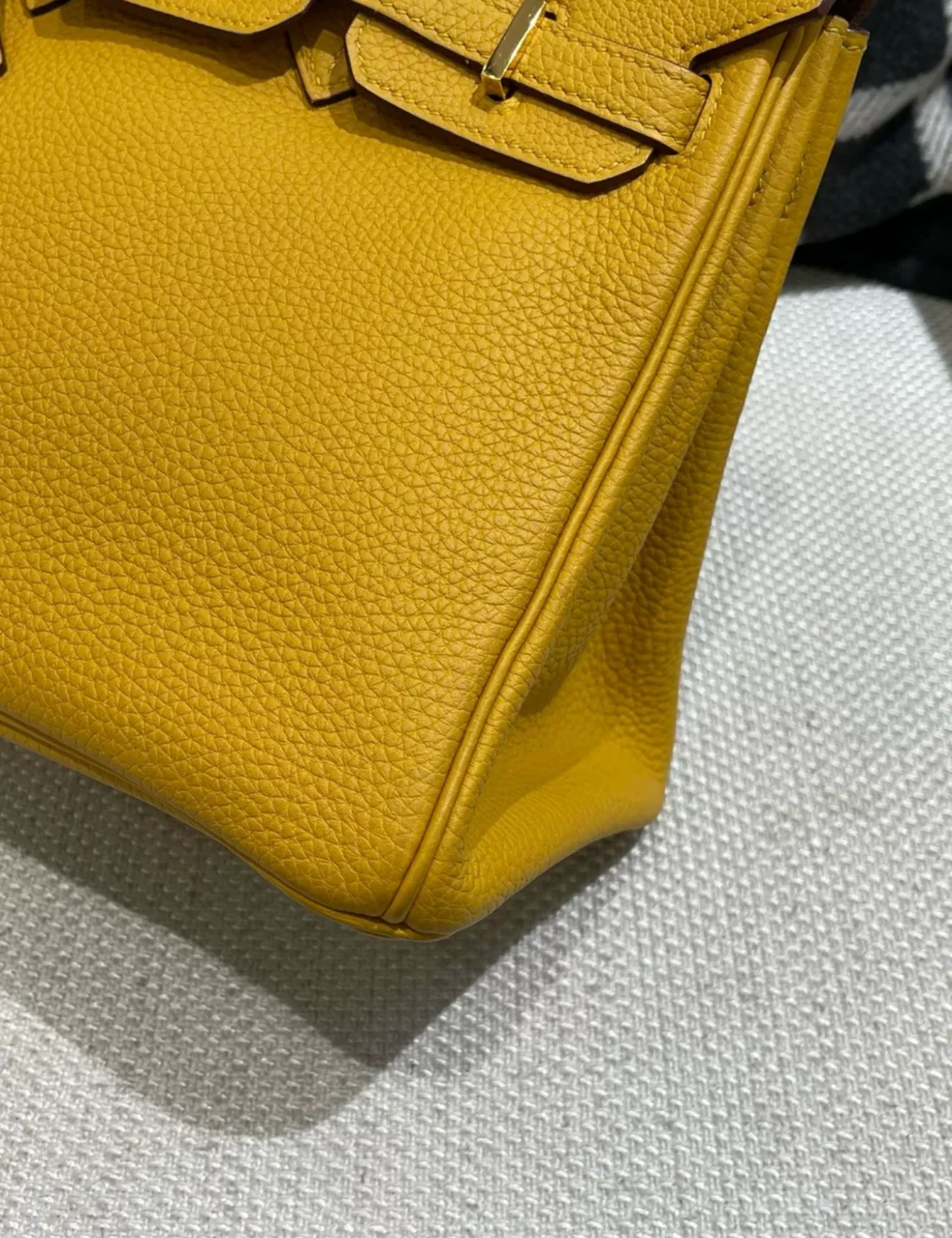 Hermès Birkin 25 Jaune Ambre Togo Leather Gold Hardware - Image 4