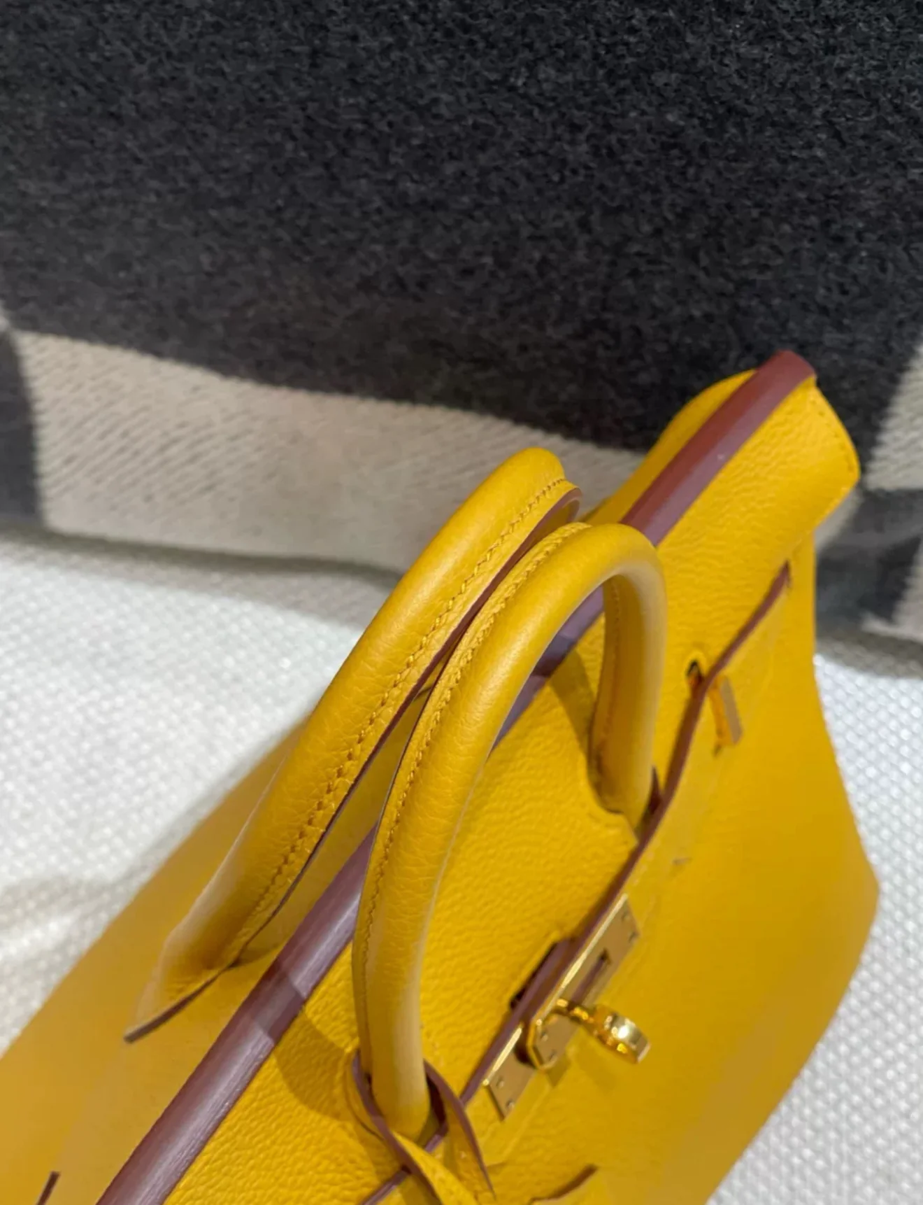Hermès Birkin 25 Jaune Ambre Togo Leather Gold Hardware - Image 5