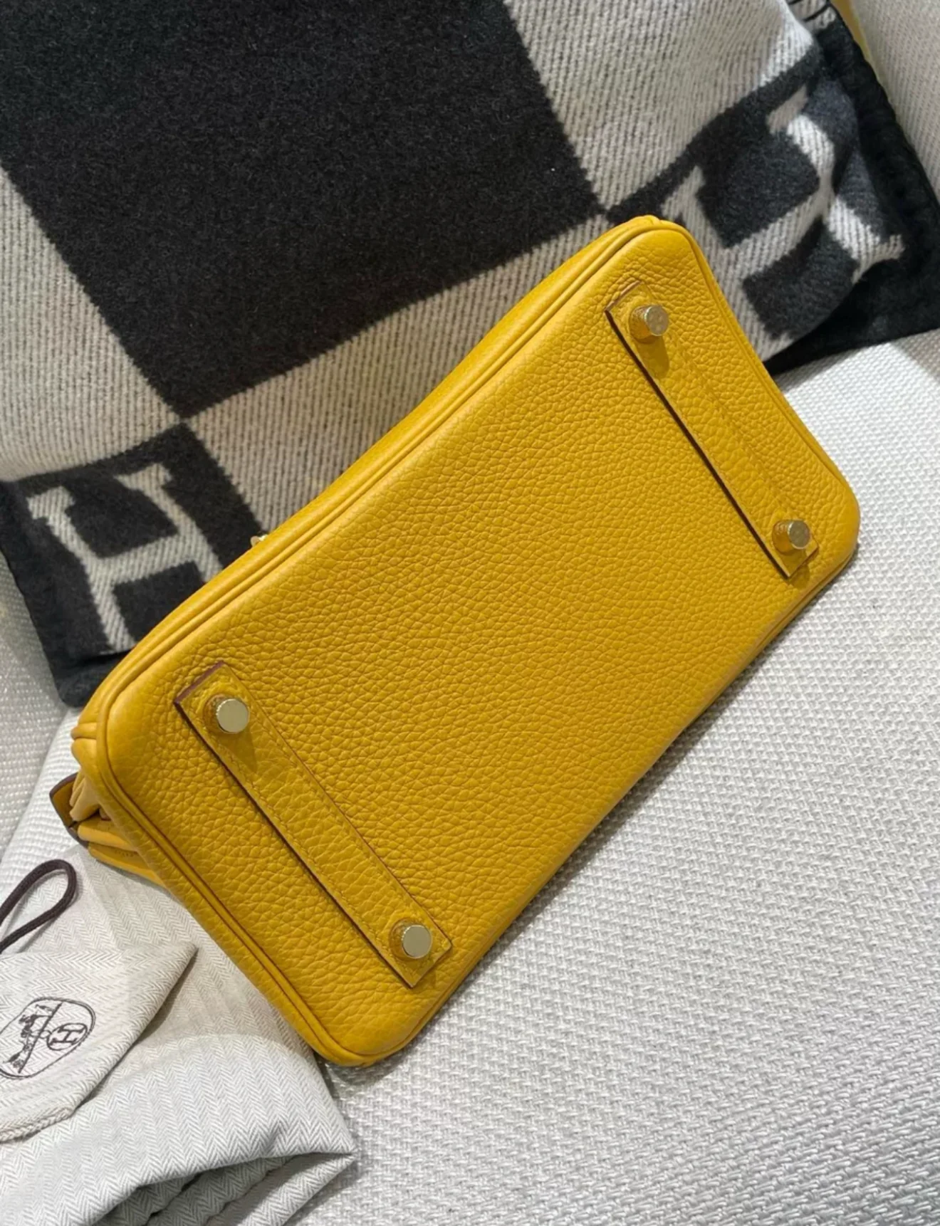 Hermès Birkin 25 Jaune Ambre Togo Leather Gold Hardware - Image 6
