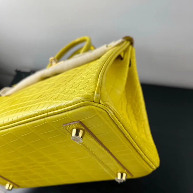 Hermes Birkin 25 Lime Yellow Matte Crocodile Gold Hardware Handbag - Image 12