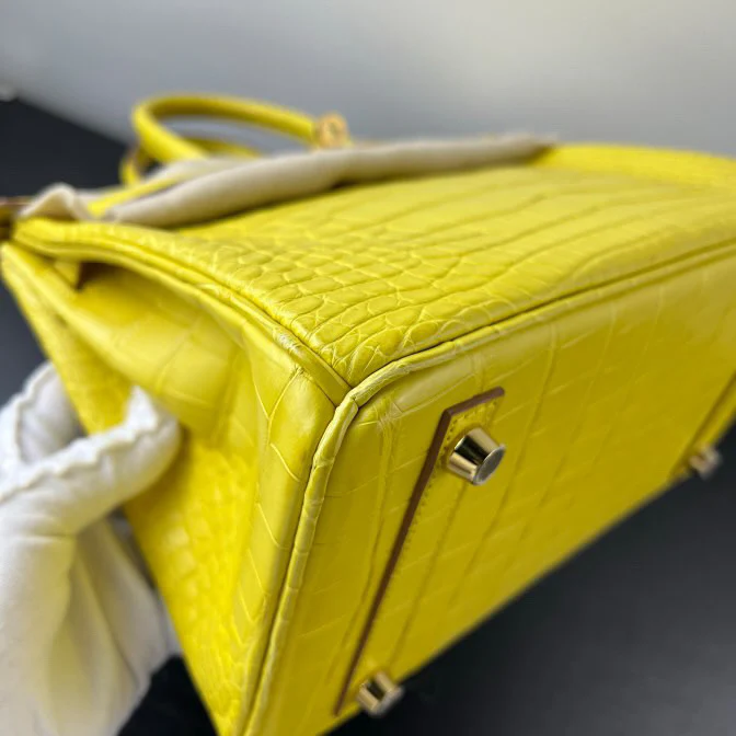 Hermes Birkin 25 Lime Yellow Matte Crocodile Gold Hardware Handbag - Image 13