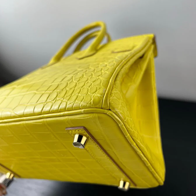 Hermes Birkin 25 Lime Yellow Matte Crocodile Gold Hardware Handbag - Image 16