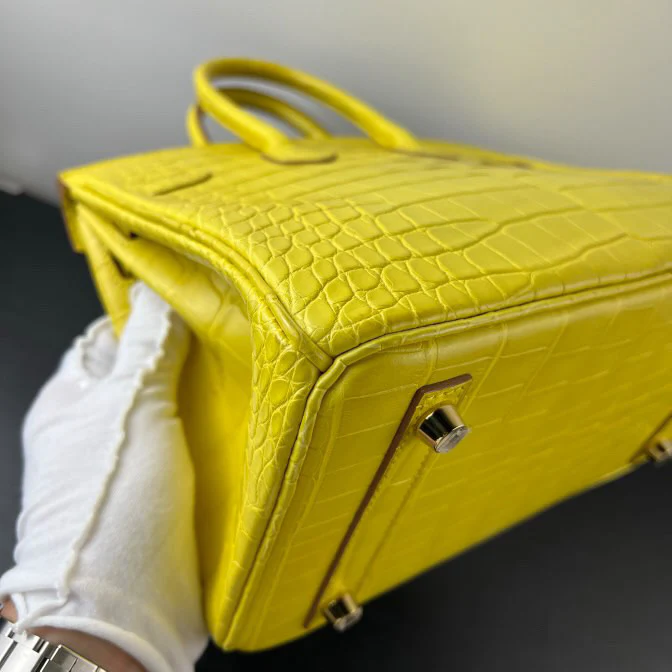 Hermes Birkin 25 Lime Yellow Matte Crocodile Gold Hardware Handbag - Image 17