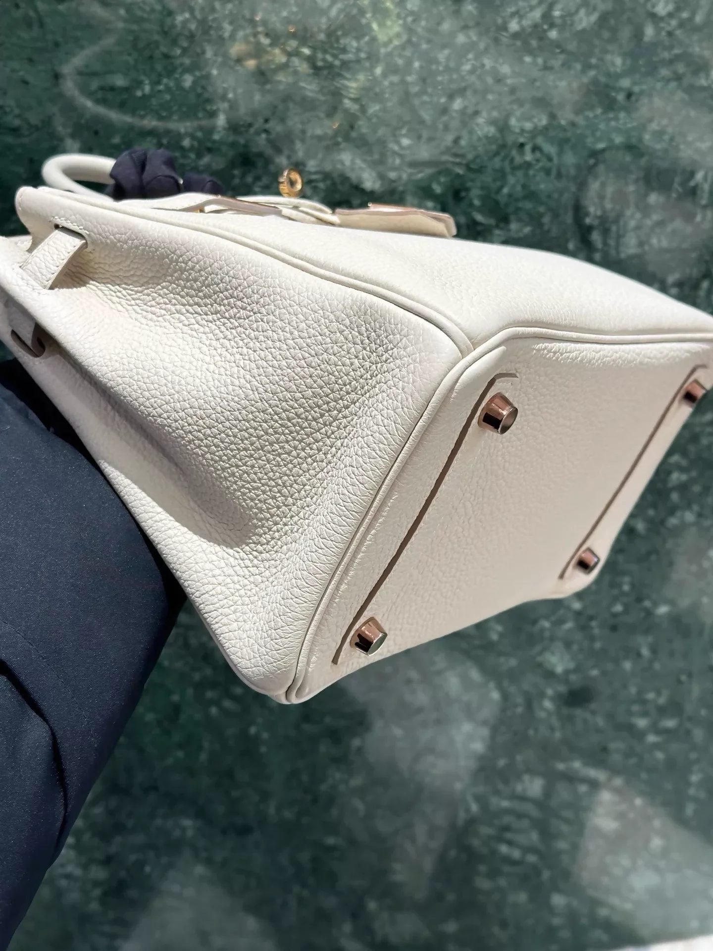 Hermes Birkin 25 craie Togo leather gold hardware - Image 3