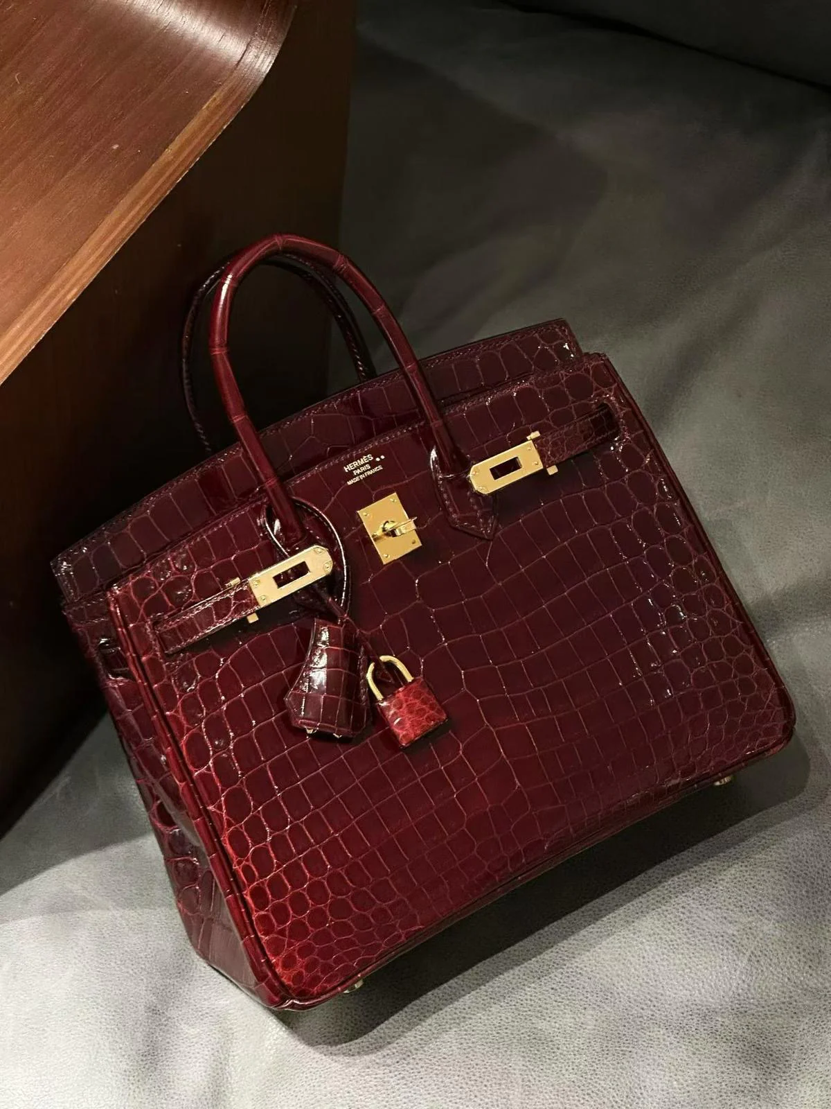 Hermes Birkin 25 Rouge Bordeaux shiny crocodile leather gold hardware - Image 15