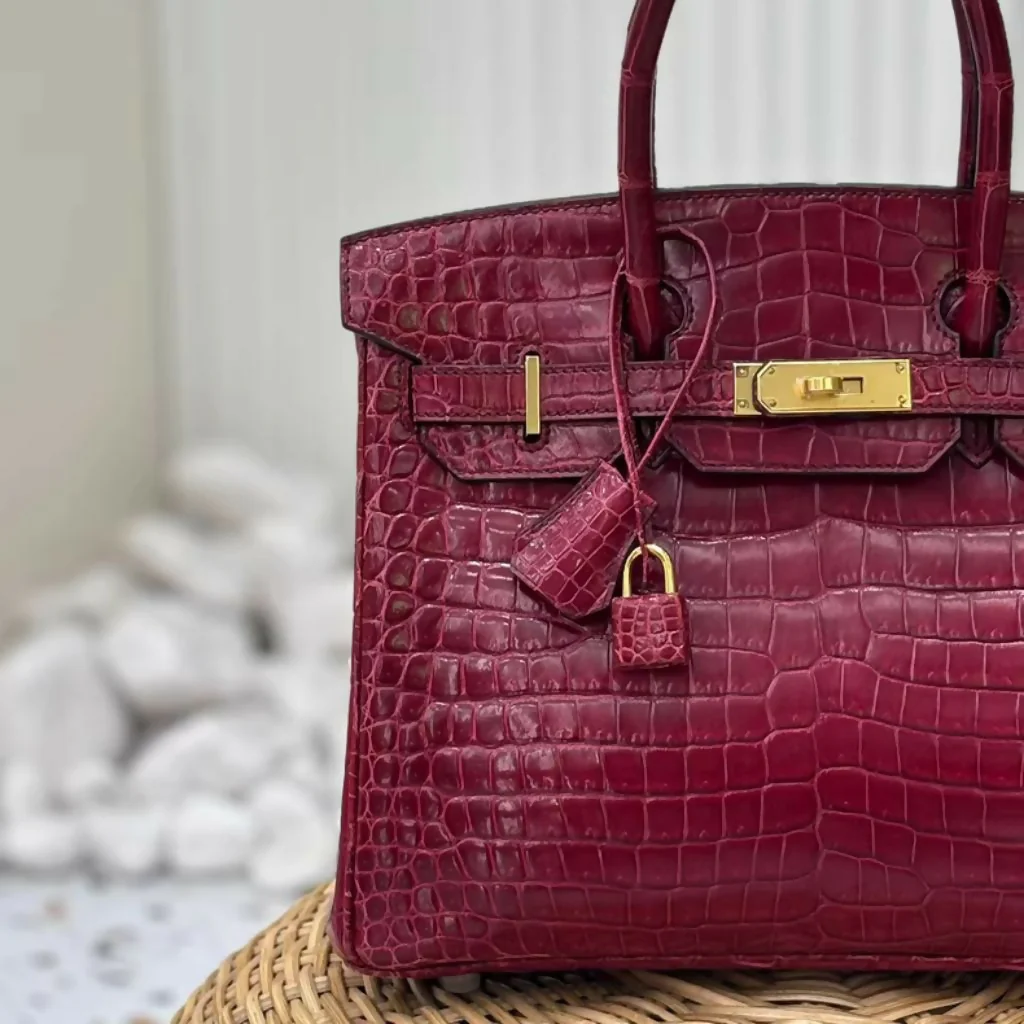 Hermès Birkin 25 Red shiny Crocodile leather Gold Hardware - Image 3