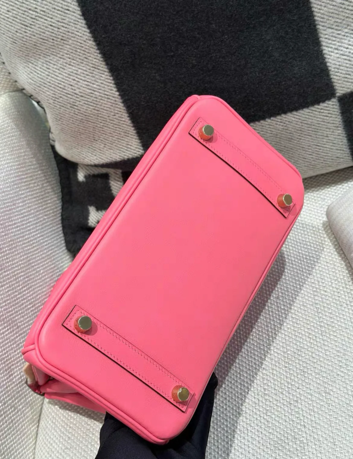 Hermes Birkin 25, Rose Lipstick Pink Swift Leather With Gold Hardware - Image 4
