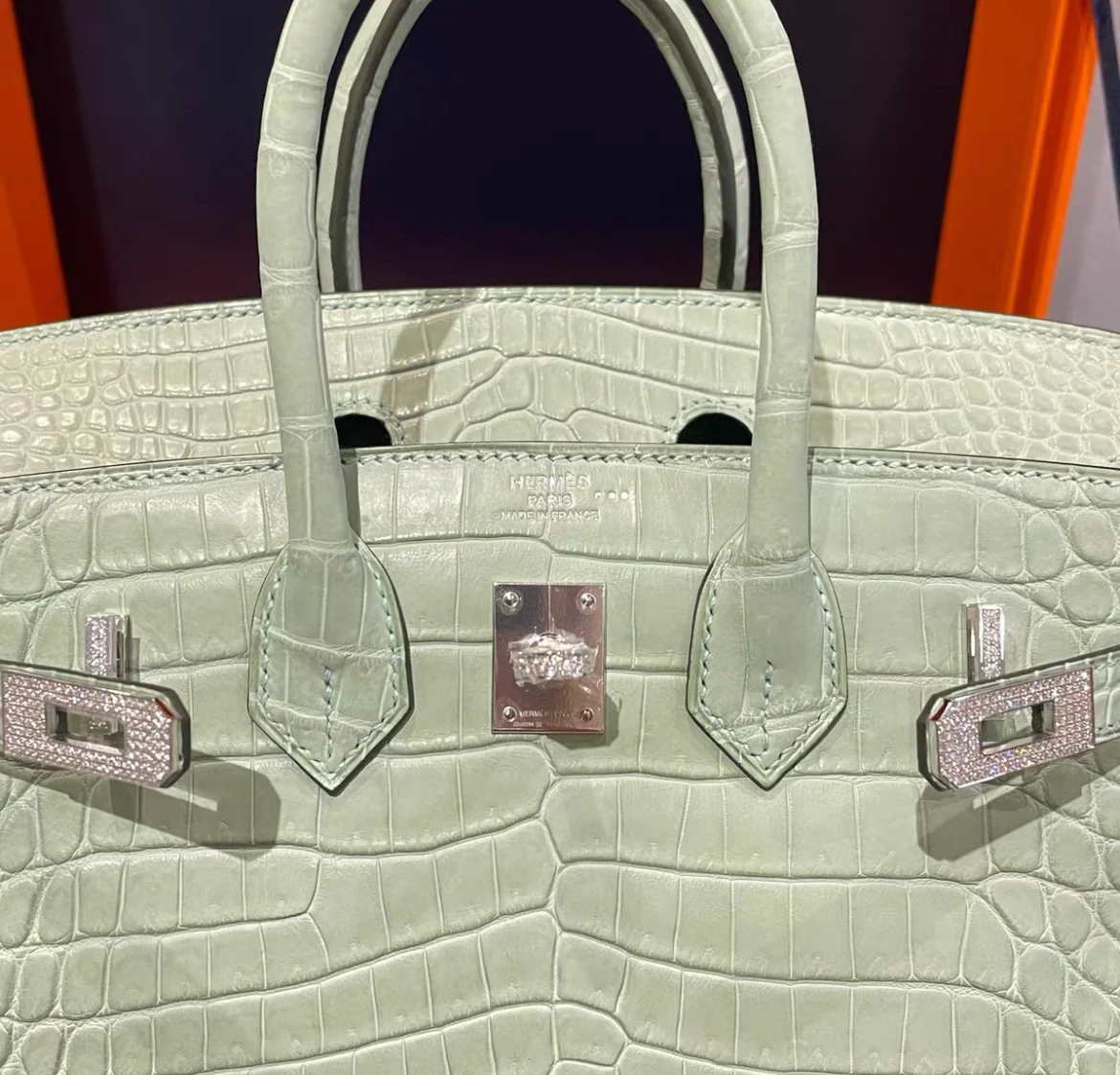 Hermès Birkin 25 Shiny Gris Neve Crocodile with 18K White Gold & Diamond Hardware - Image 4