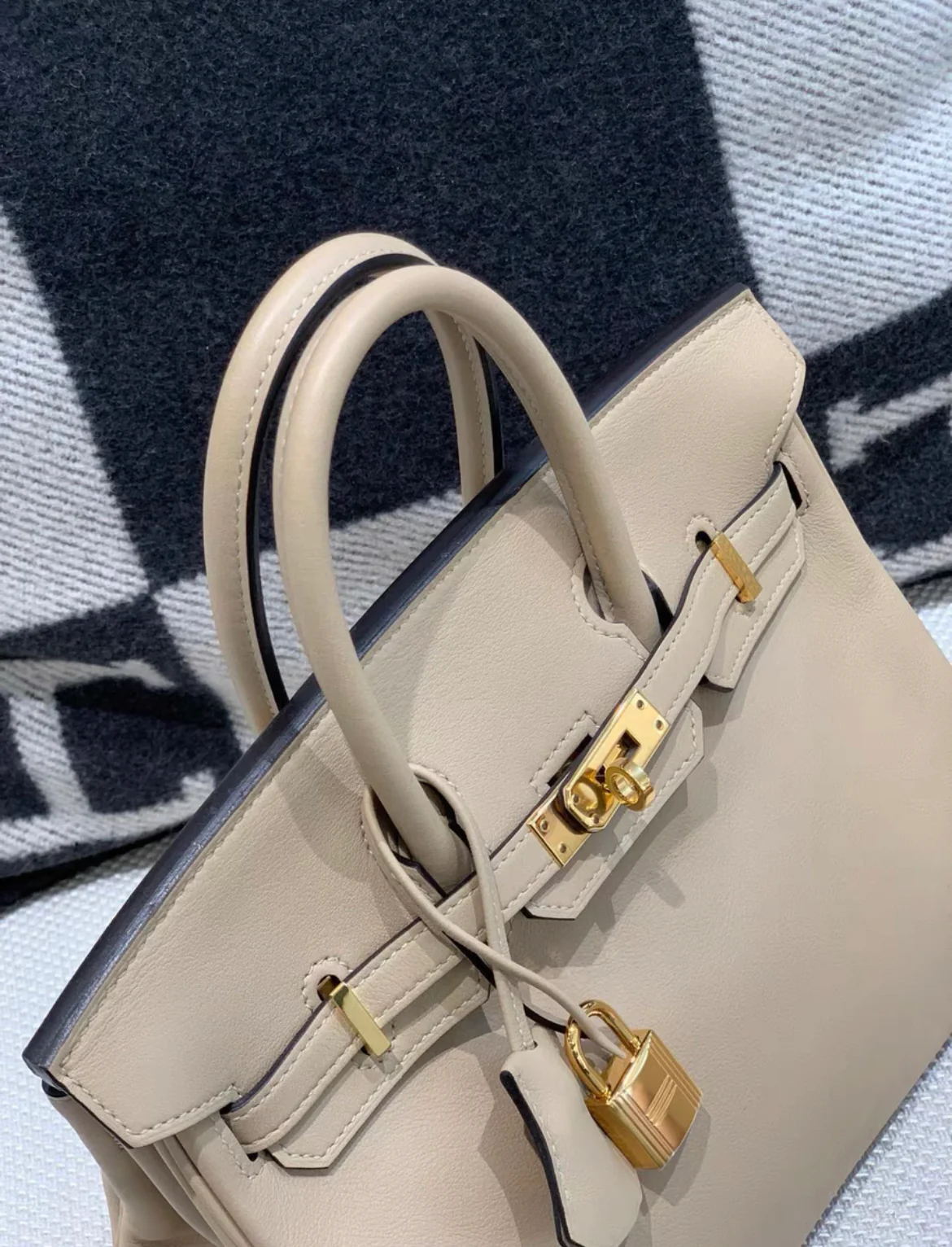 Hermès Birkin 25 Trench Swift Leather Gold Hardware - Image 6