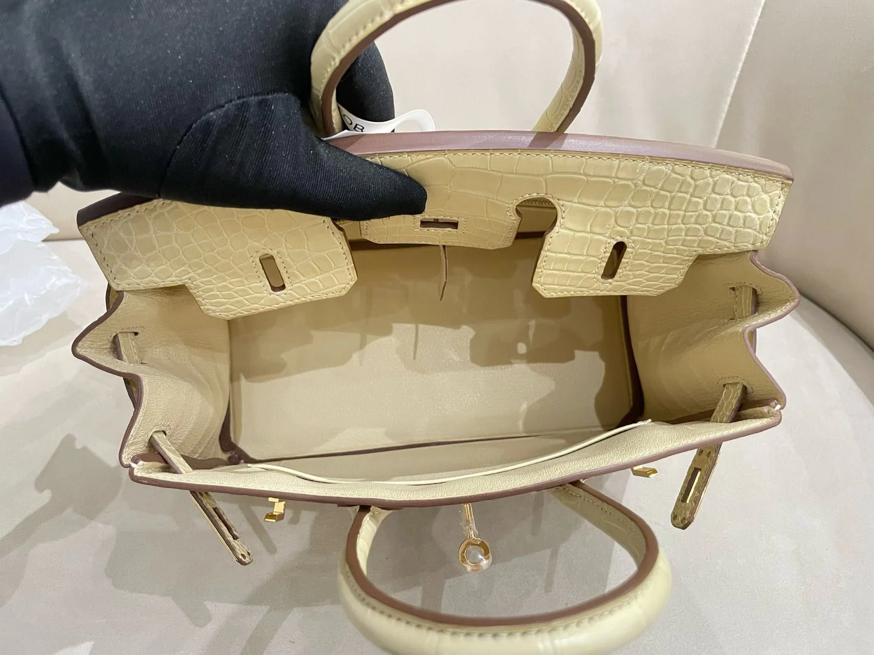 Hermes Birkin 25 Y1 Vanille Matte Crocodile Leather Gold Hardware - Image 12