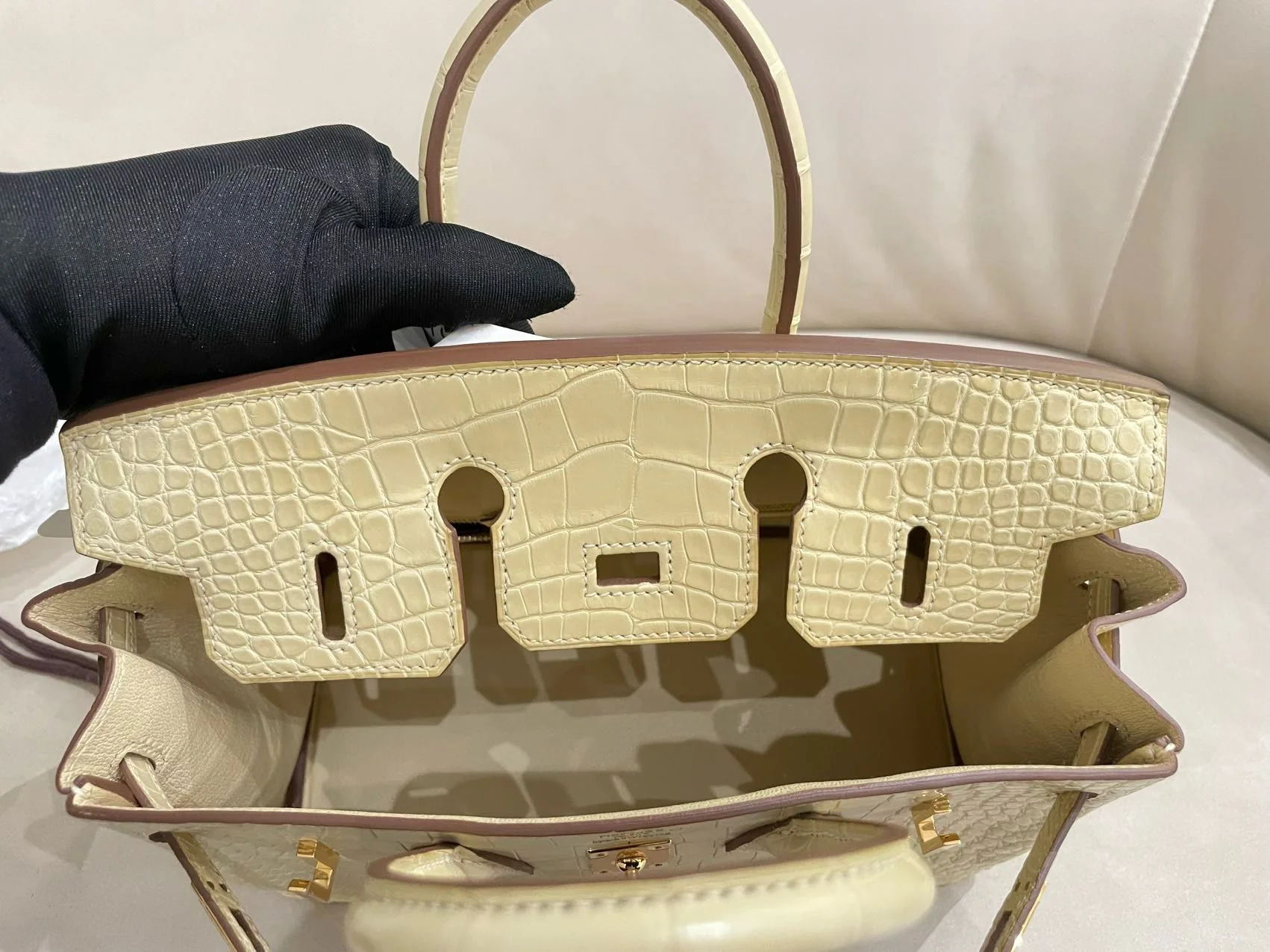 Hermes Birkin 25 Y1 Vanille Matte Crocodile Leather Gold Hardware - Image 13