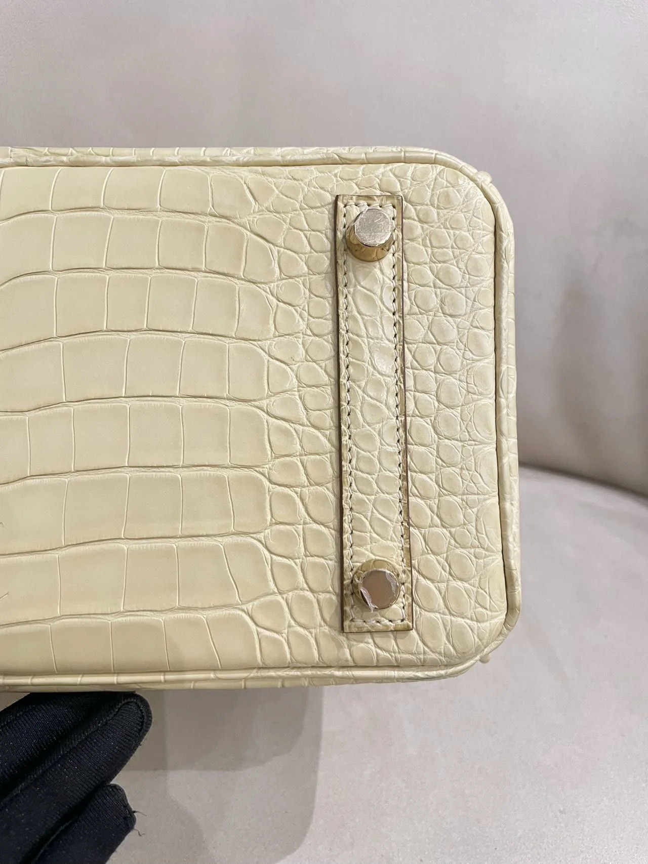 Hermes Birkin 25 Y1 Vanille Matte Crocodile Leather Gold Hardware - Image 17