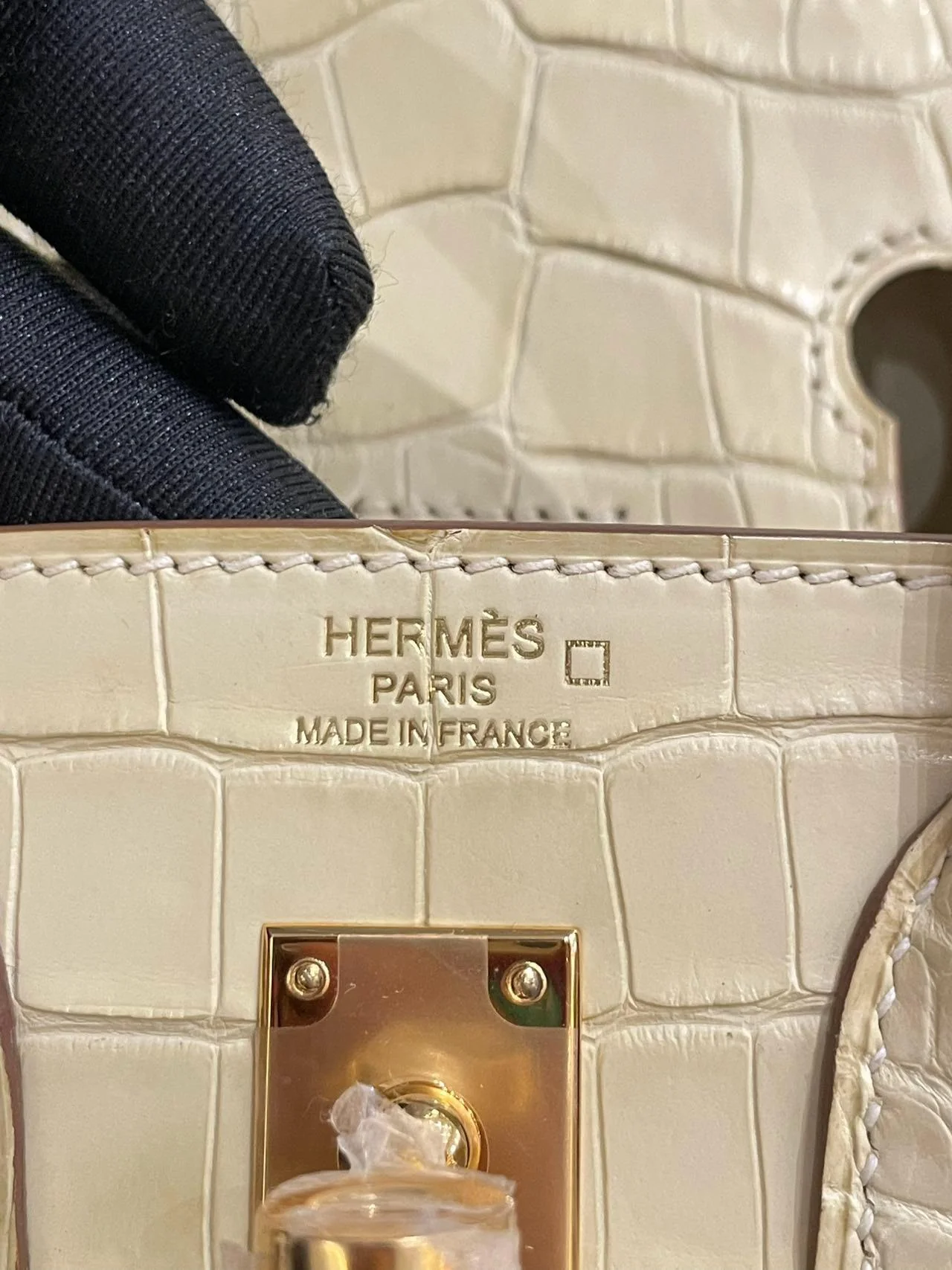 Hermes Birkin 25 Y1 Vanille Matte Crocodile Leather Gold Hardware - Image 2