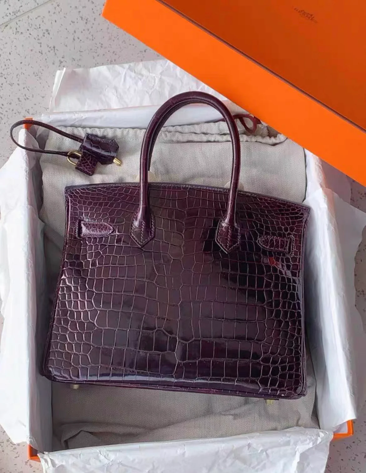 Hermes Birkin 30 Amethyst Shiny Crocodile Alligator Gold Hardware Handbag - Image 4