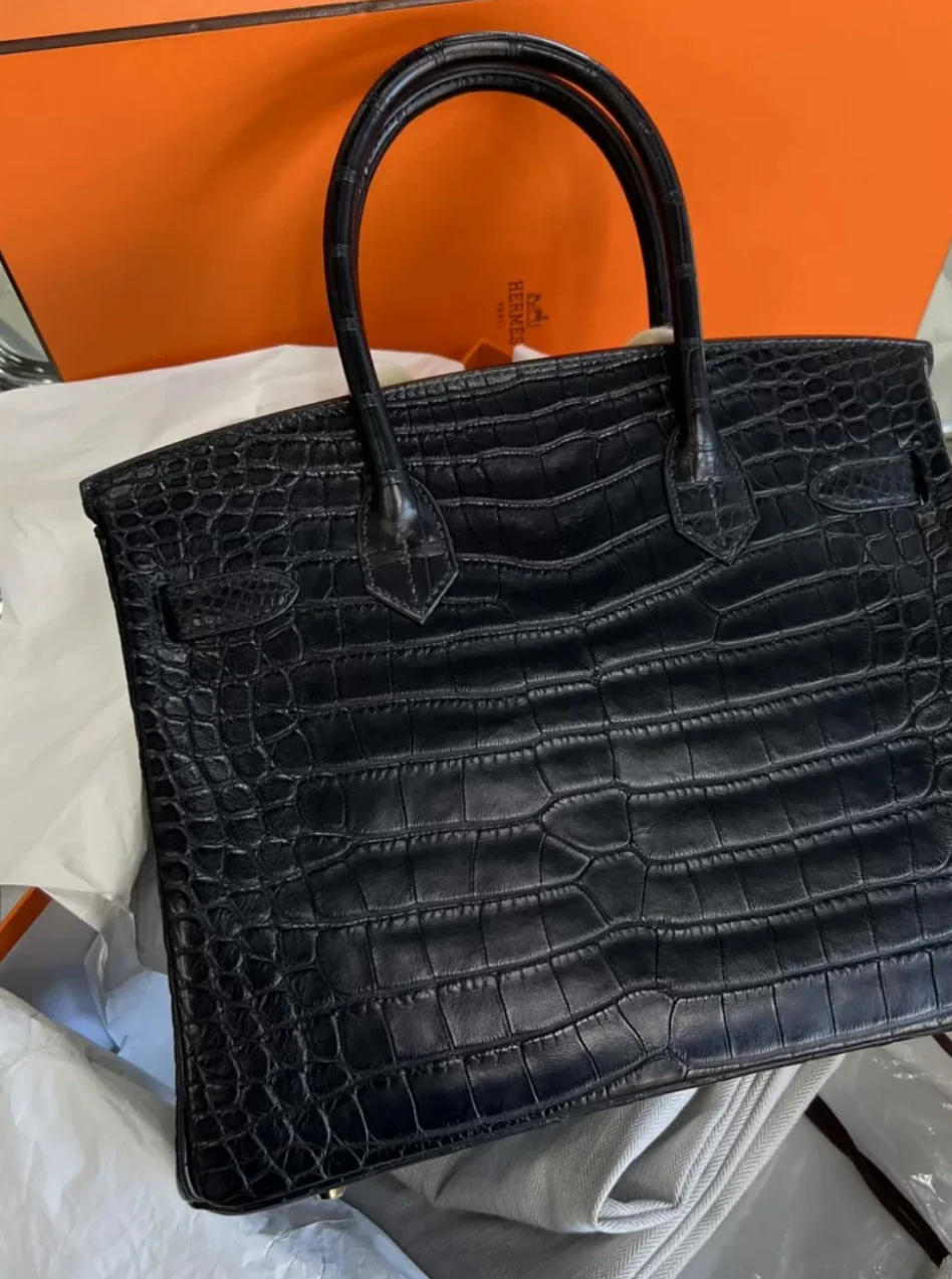 Hermès Birkin 30 Black Matte Alligator Gold Hardware - Image 3
