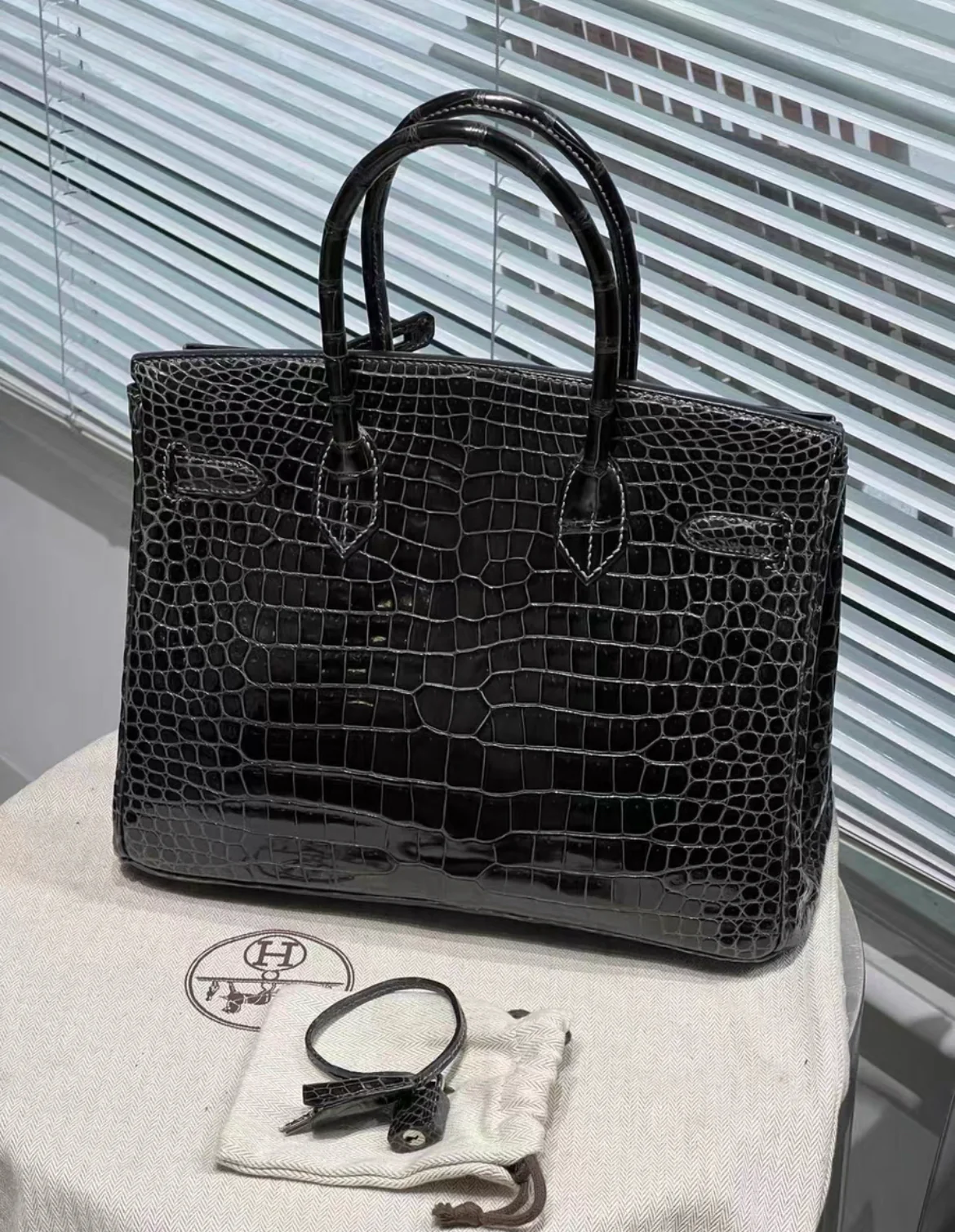 Hermès Birkin 30 Black Matte Alligator with white stitching and Palladium Hardware - Image 3
