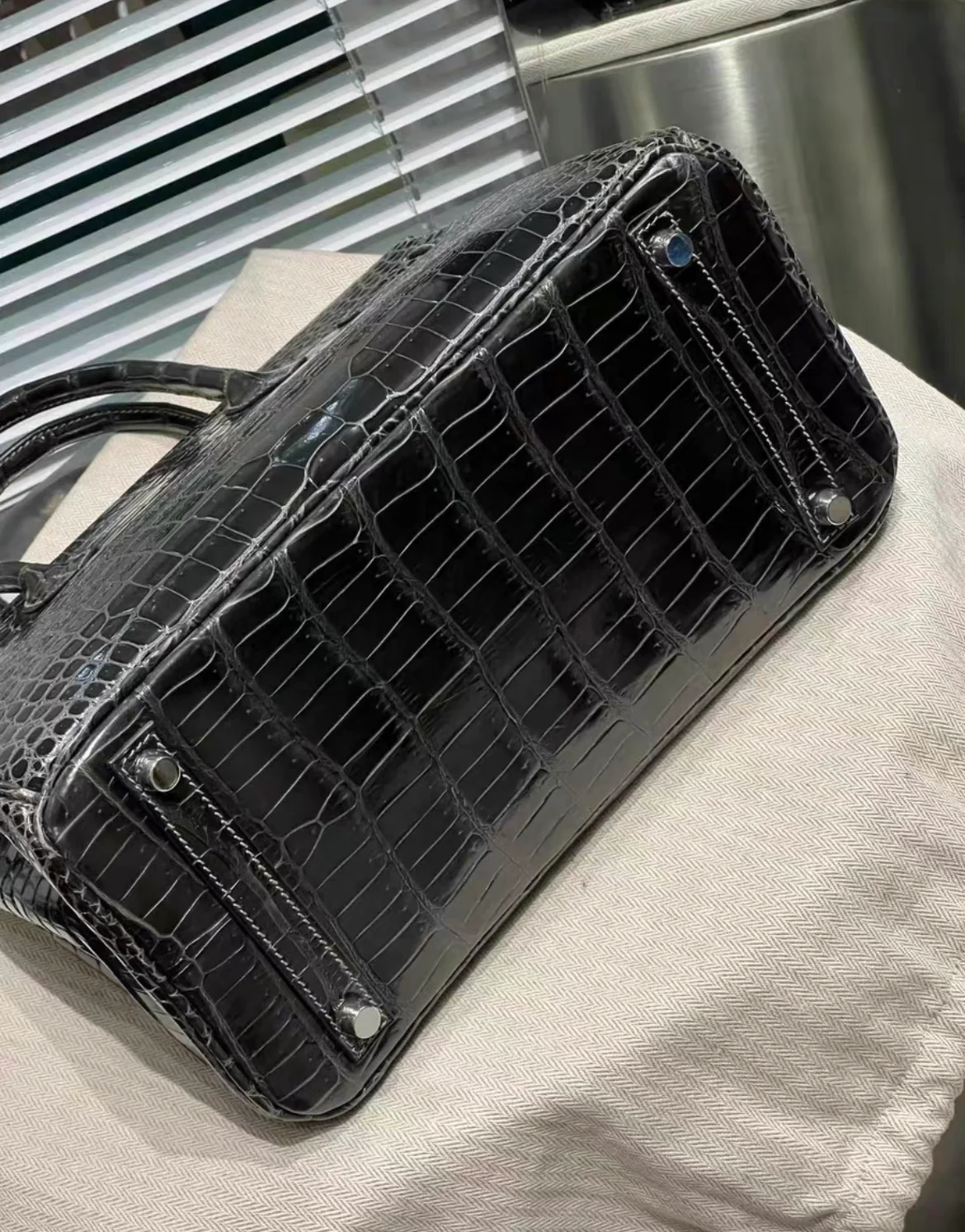 Hermès Birkin 30 Black Matte Alligator with white stitching and Palladium Hardware - Image 4