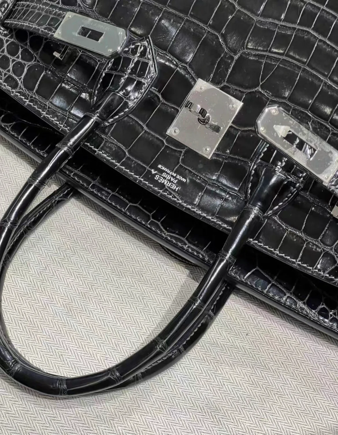 Hermès Birkin 30 Black Matte Alligator with white stitching and Palladium Hardware - Image 5