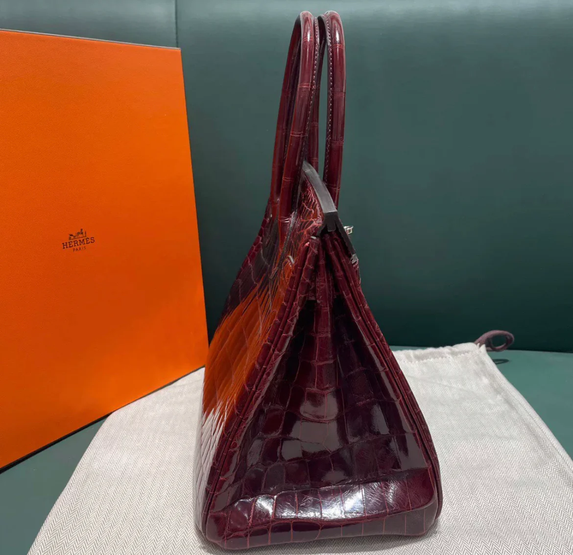 HERMÈS BIRKIN 30 BORDEAUX POROSUS CROCODILE PALLADIUM HARDWARE - Image 4