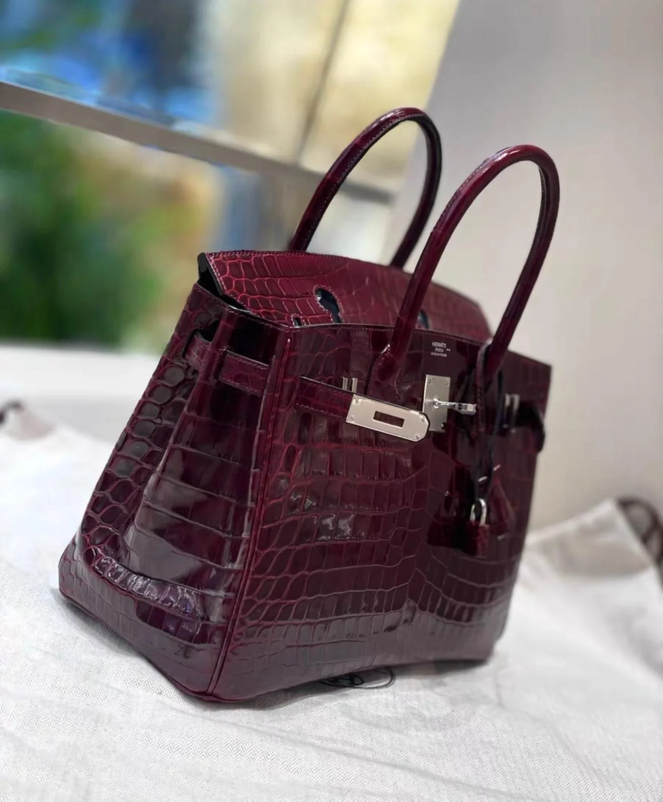 Hermes Birkin 30 Bordeaux Shiny Crocodile Leather Palladium Hardware - Image 3