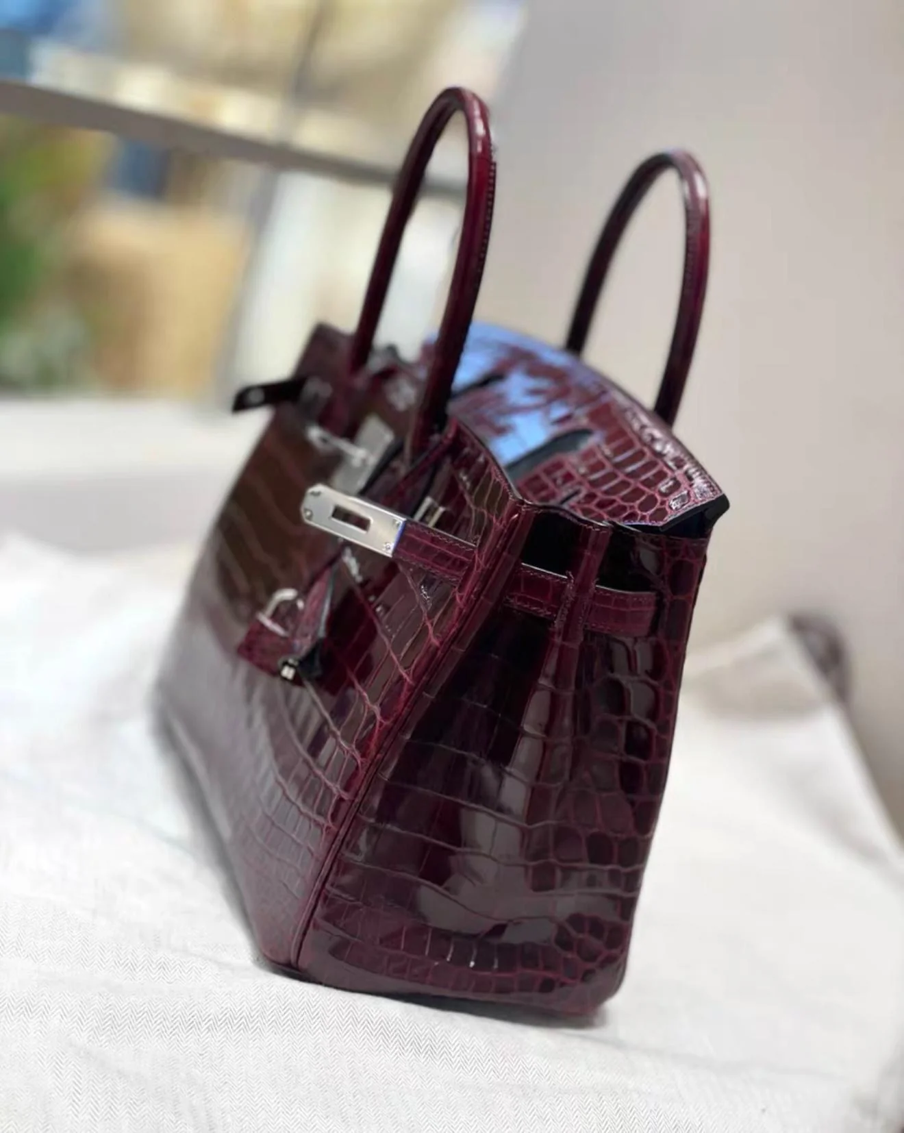 Hermes Birkin 30 Bordeaux Shiny Crocodile Leather Palladium Hardware - Image 6