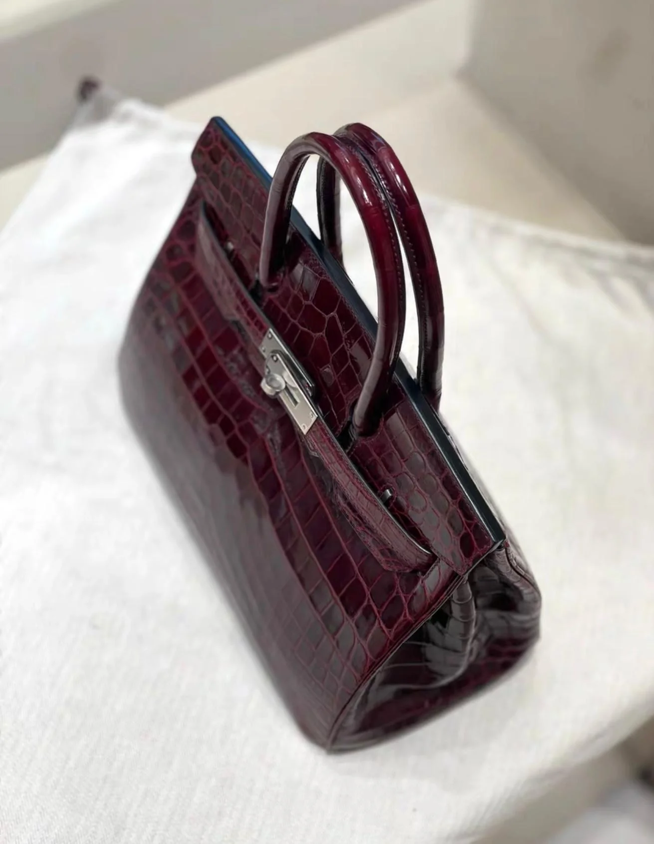 Hermes Birkin 30 Bordeaux Shiny Crocodile Leather Palladium Hardware - Image 7