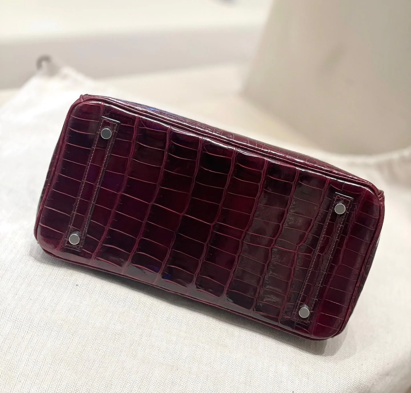 Hermes Birkin 30 Bordeaux Shiny Crocodile Leather Palladium Hardware - Image 8