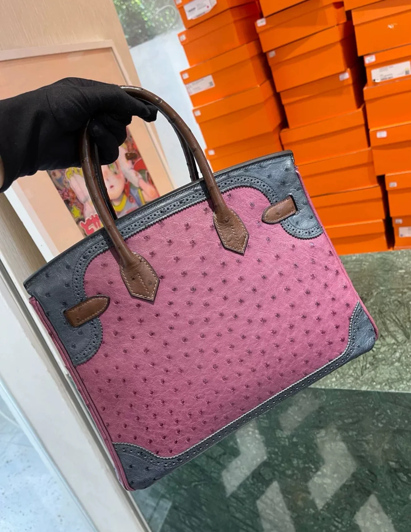 Hermes Birkin 30 lace three-color ostrich R stamp in good condition, comes with lock, key, and dust bag. - Image 2