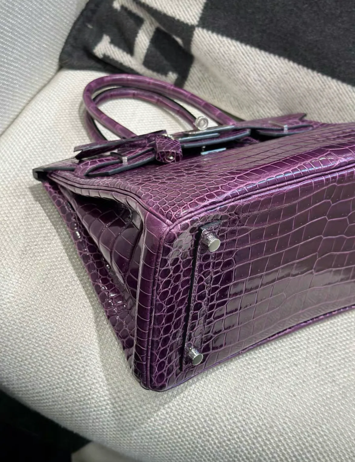 HERMES BIRKIN 30 SHINY AMETHYST POROSUS CROCODILE  WITH PALLADIUM HARDWARE - Image 4