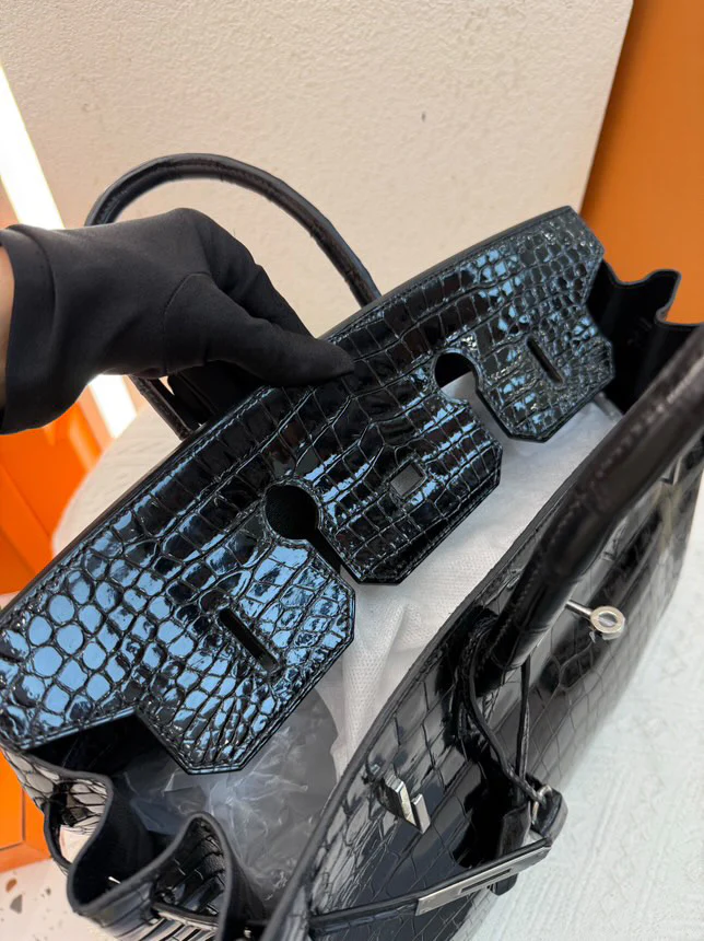 Hermès Birkin 35 Black Shiny Niloticus Crocodile Palladium Hardware - Image 11