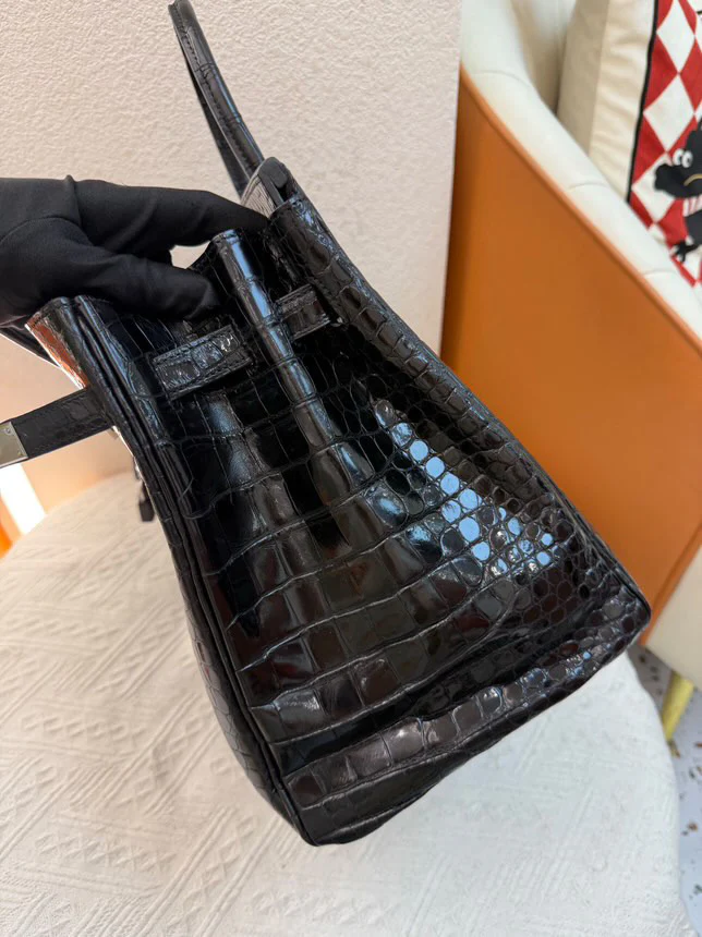 Hermès Birkin 35 Black Shiny Niloticus Crocodile Palladium Hardware - Image 8