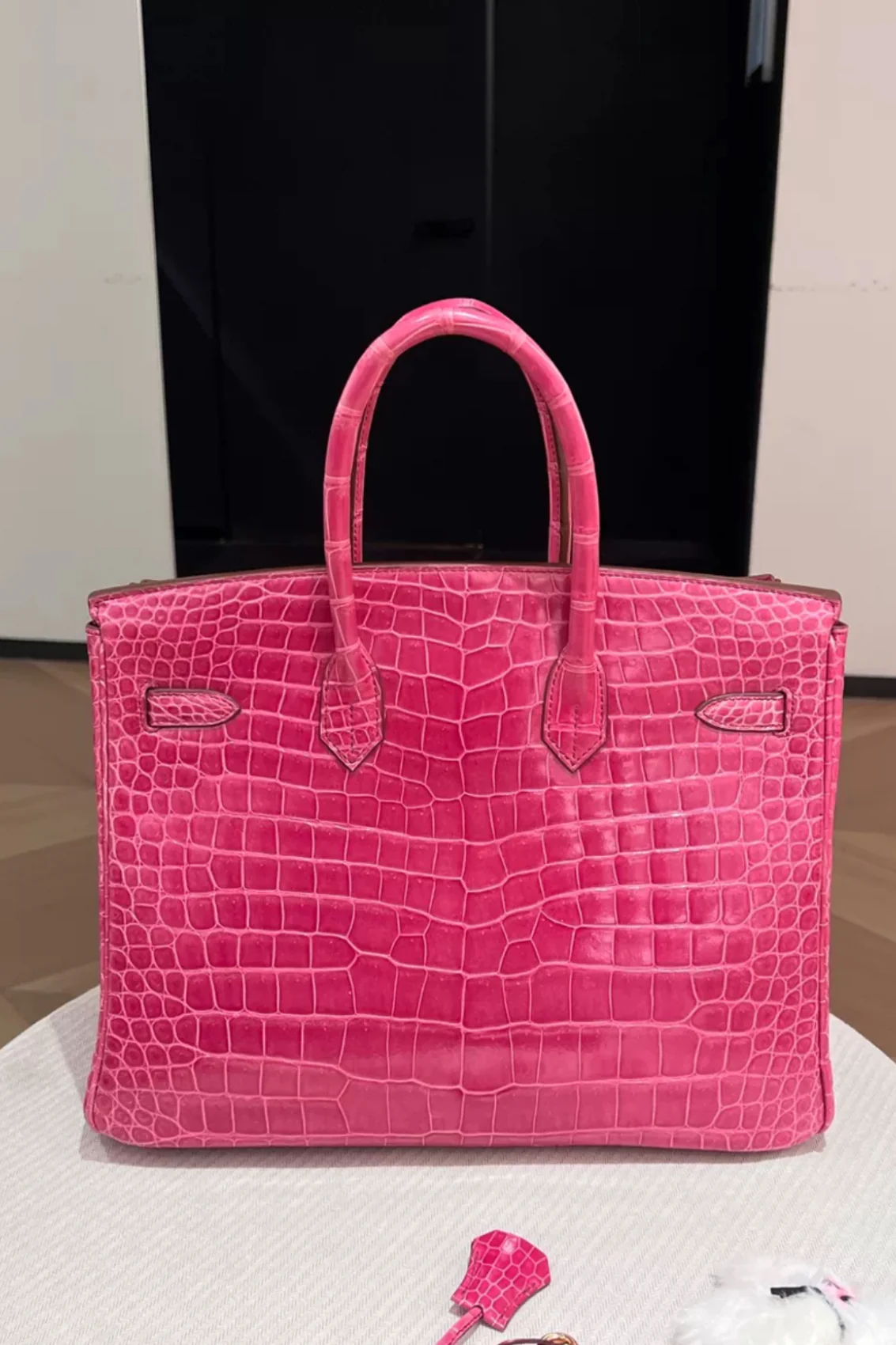 Hermes Birkin 35 Pink Shiny Crocodile Gold Hardware - Image 4