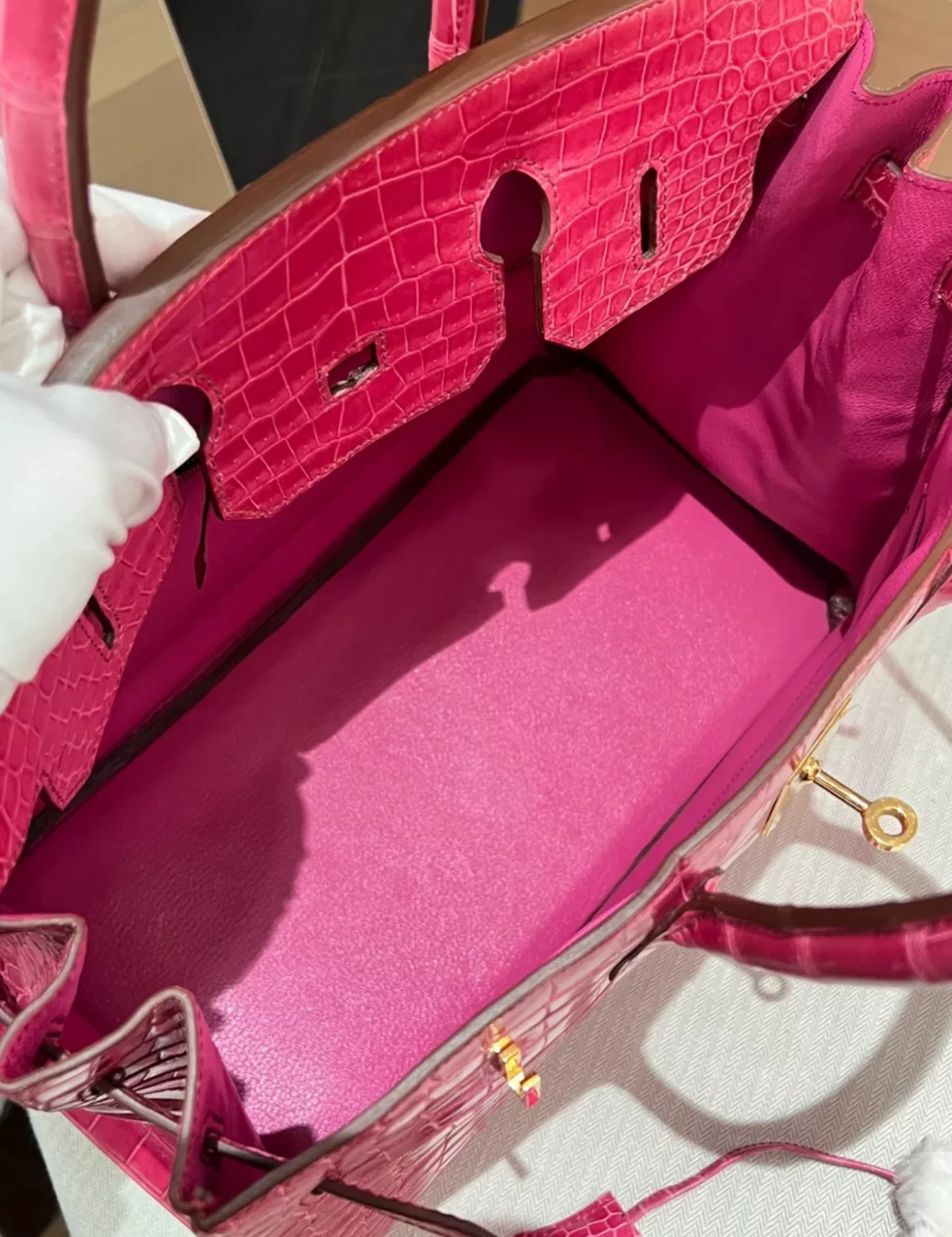 Hermes Birkin 35 Pink Shiny Crocodile Gold Hardware - Image 9