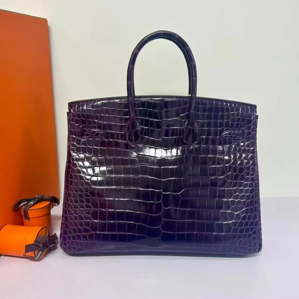 Hermès Birkin 35 Cassis Shiny Crocodile Leather Gold Hardware - Image 2