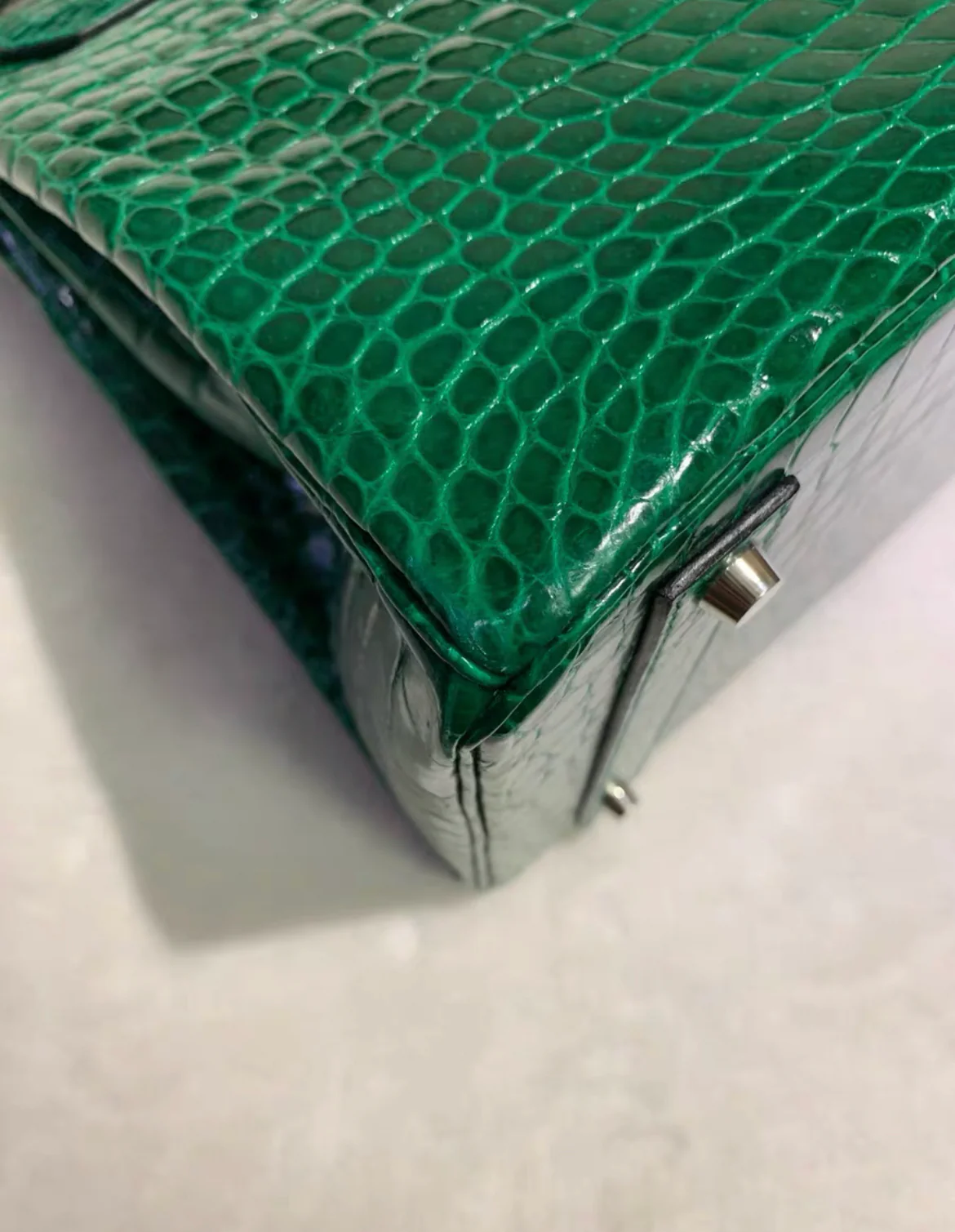 Hermes Birkin 40 Emerald Shiny Porosus Crocodile Diamond Hardware - Image 5