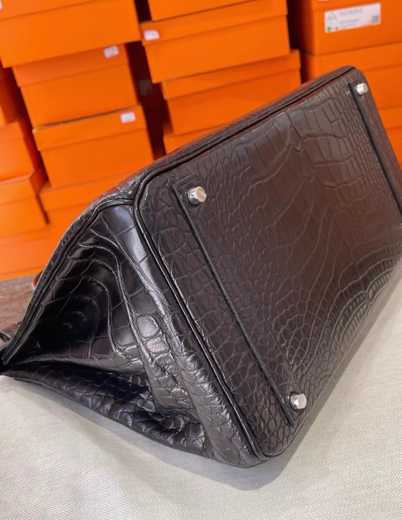 Hermes Birkin 40 black matte alligator leather palladium hardware - Image 4