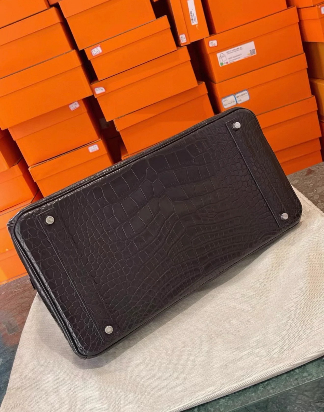 Hermes Birkin 40 black matte alligator leather palladium hardware - Image 6