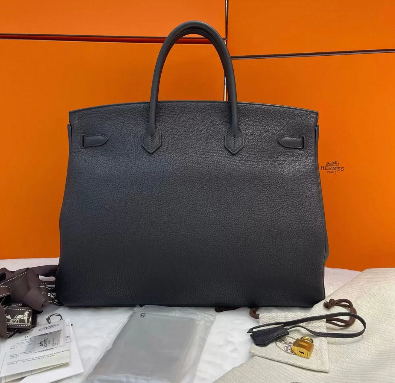 Hermes Birkin 40 Togo Leather Gold Hardware - Image 2