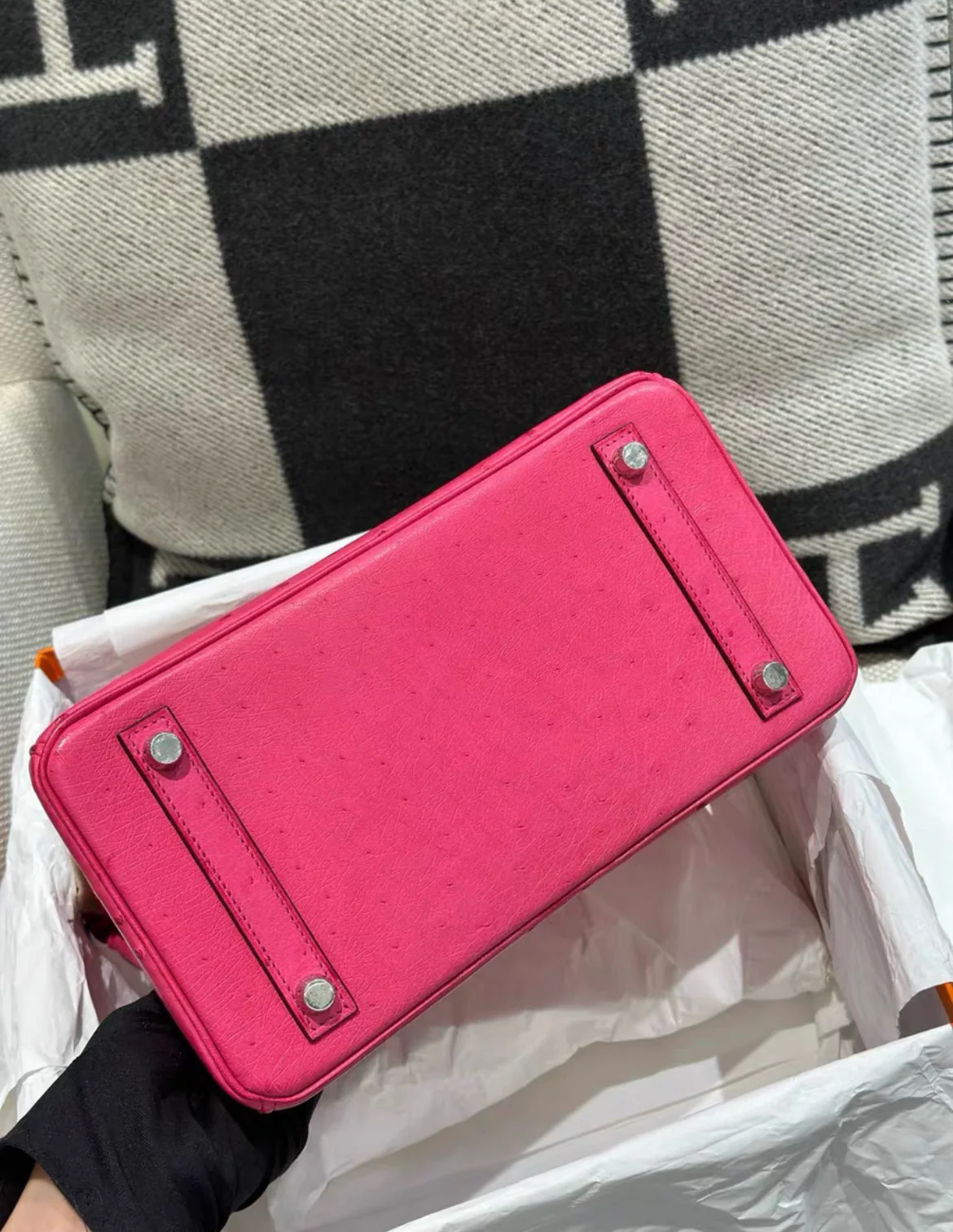 Hermes Birkin bag 25 Fuschia pink　Ostrich leather Palladium hardware - Image 6