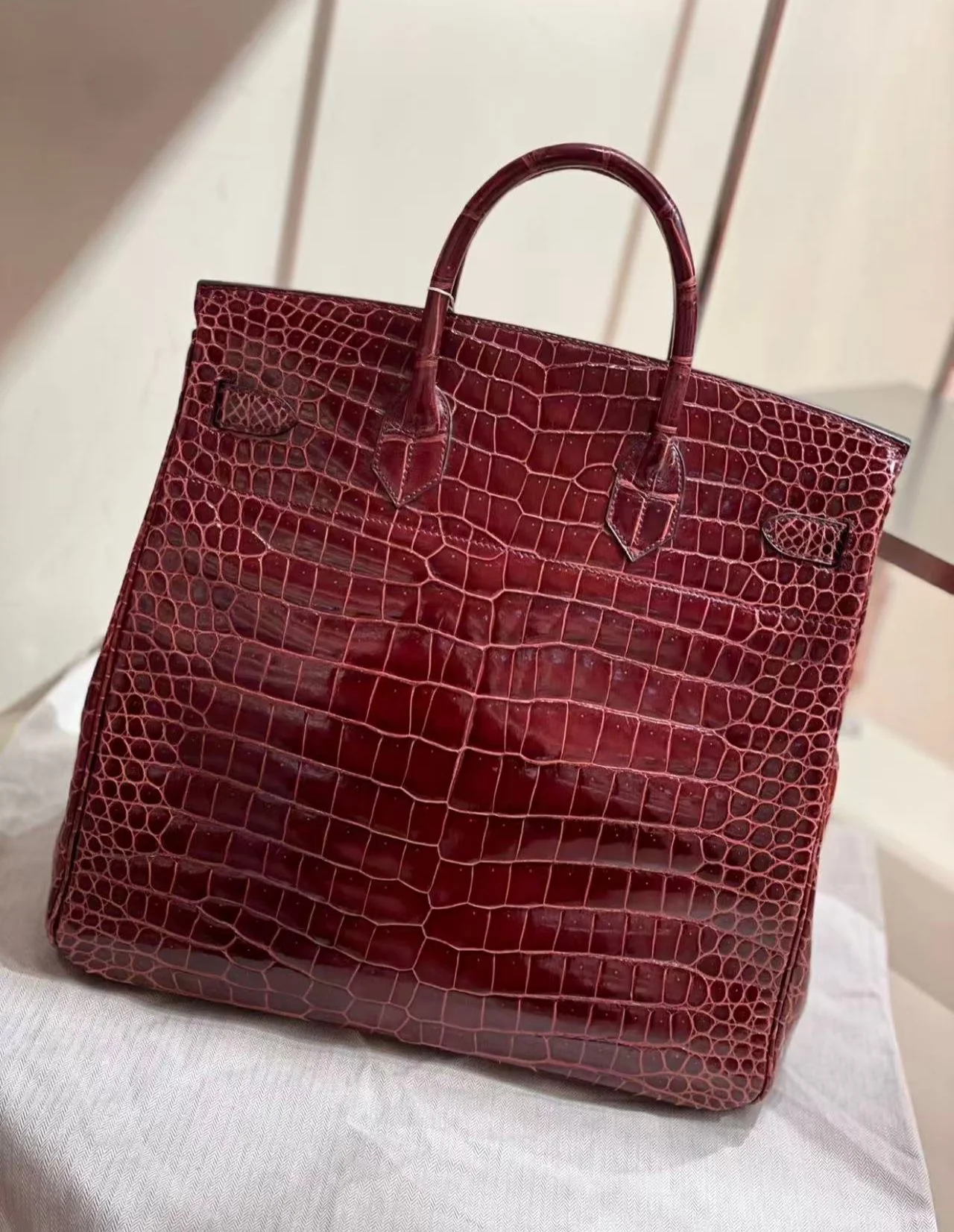 Hermes Birkin HAC 40 Rouge H Shiny crocodile leather gold hardware - Image 4
