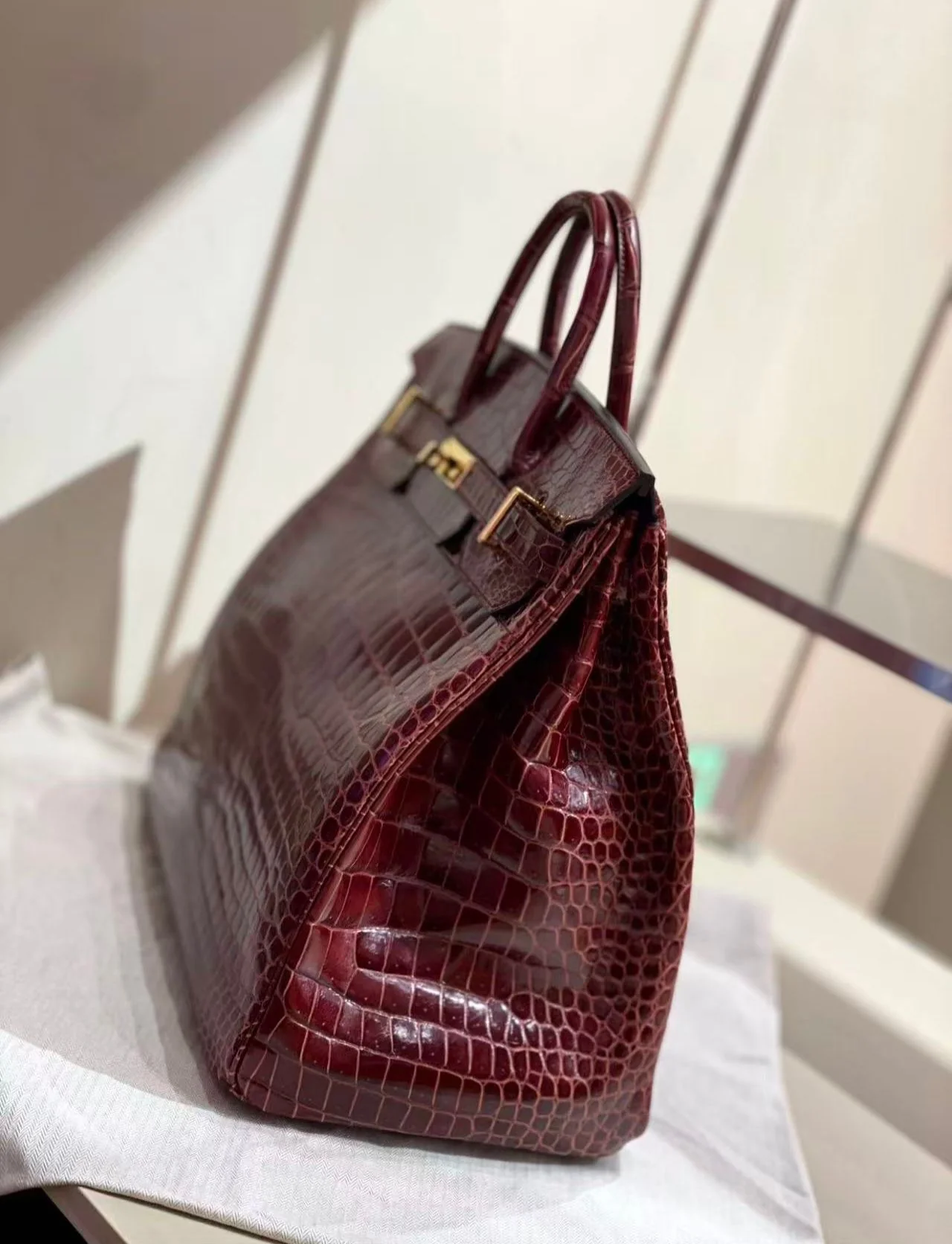 Hermes Birkin HAC 40 Rouge H Shiny crocodile leather gold hardware - Image 7